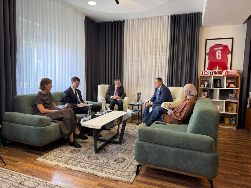 SHBA rikthen vëmendjen te shqiptarët në Luginën e Preshevës  zyrtarët e Ambasadës takohen me Pajazitin