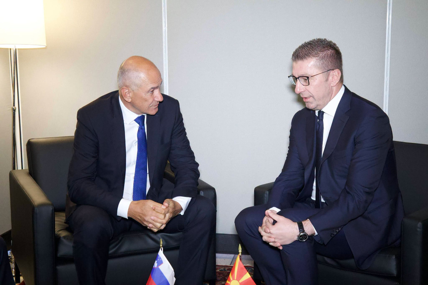 Mickoski në takim me Jansha  Nuk kërkojmë rrugë më të shkurtër drejt BE së  por proces të drejtë