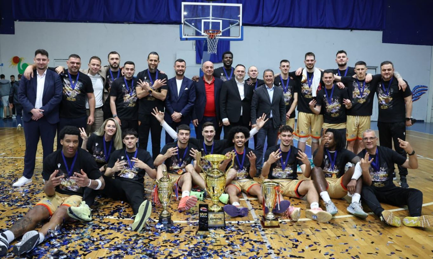 Hidhet shorti i sezonit 2026 27 për femra dhe meshkuj