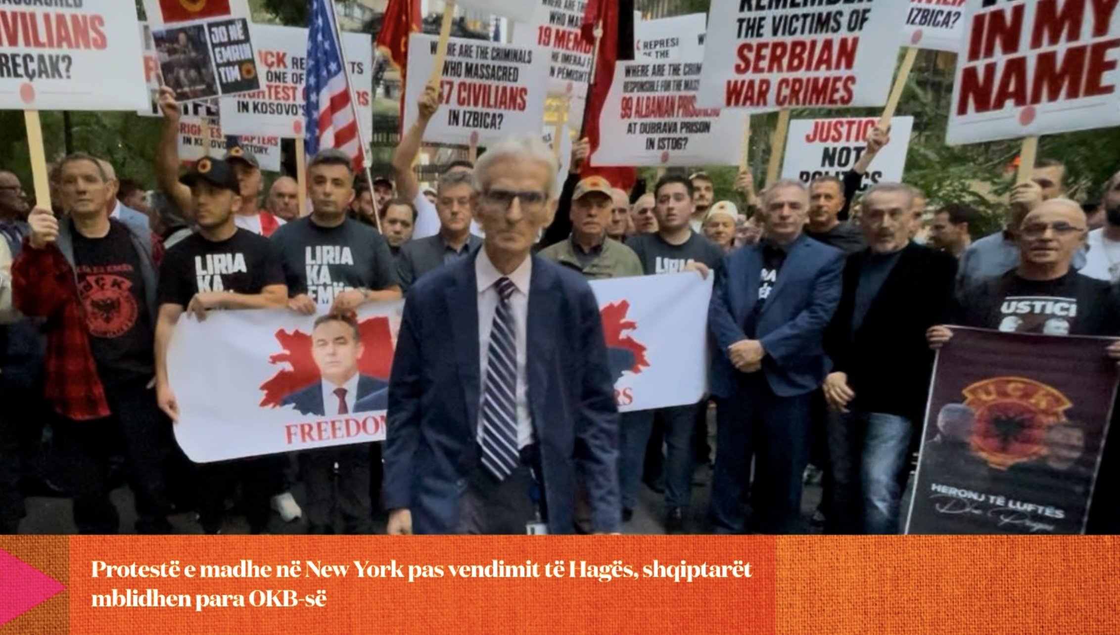 Qindra shqiptar morën pjesë në protestën e madhe paqësore para OKB-së në New York