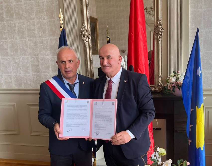 vitia-thellon-bashkepunimin-me-komunen-franceze-saint-julien-en-genevois