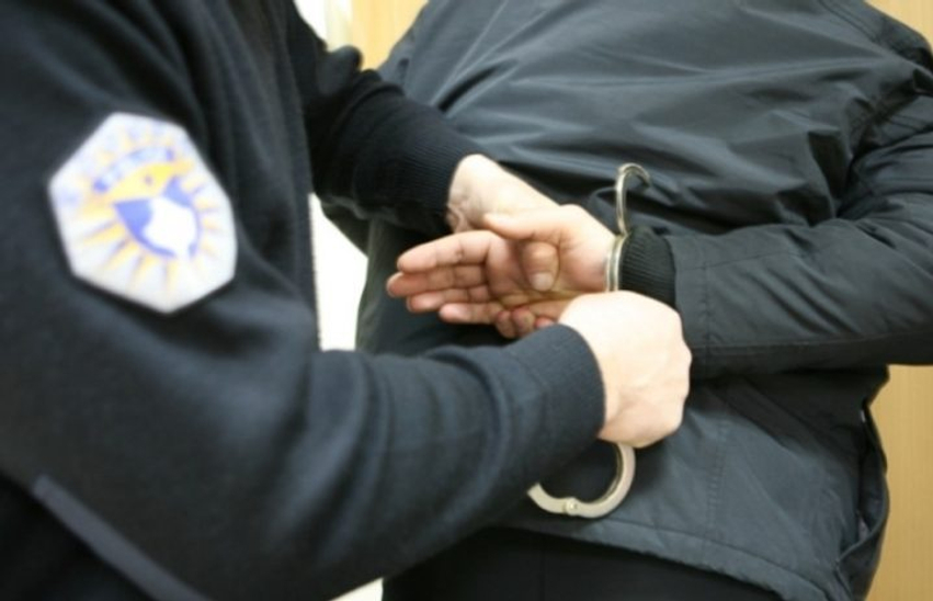 arrestohen-tre-persona-ne-prishtine-dyshohen-per-fajde-dhe-kanosje