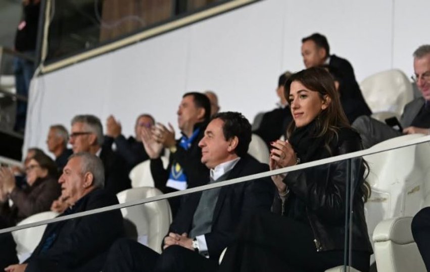 Kurti pas fitores ndaj Irlandës  Lojë e shkëlqyeshme në stadiumin  Fadil Vokrri 
