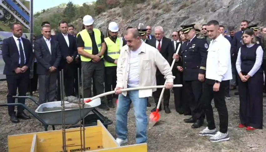 Vendoset gurthemeli i obeliskut të Heroit  Afrim Bunjaku