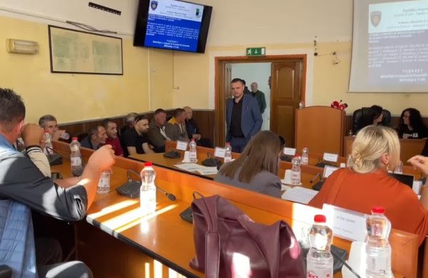 Banorët e Kçiqit të Madh përplasen me pushtetin, janë kundër dhënies së 99 hektarëve privatit