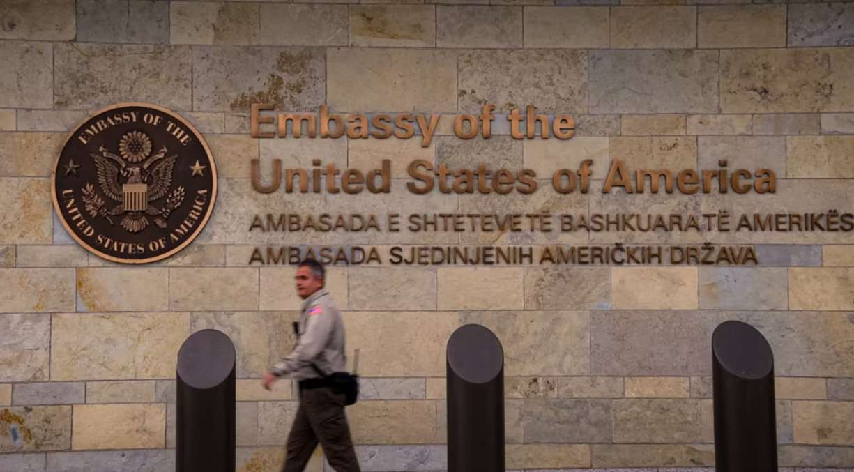 Ambasada amerikane: Mezi presim të punojmë me Qeverinë dhe Kuvendin e ri të Kosovës