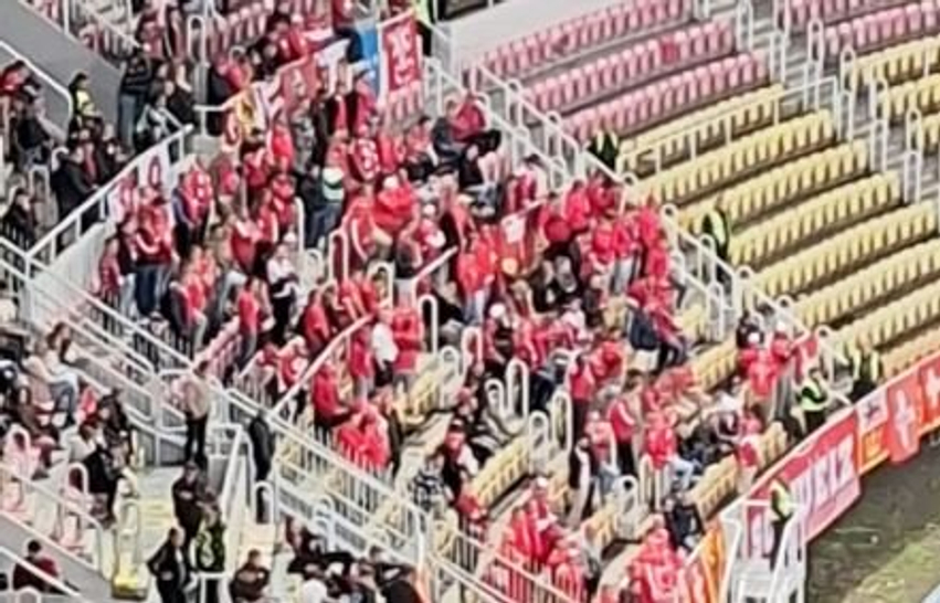Tifozët zviceranë befasojnë në Shkup  nderojnë Granit Xhakën