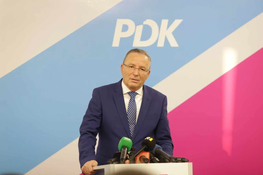 bedri-hamza-fton-qytetaret-ne-protesten-e-1-tetorit-kunder-aktgjykimit-te-speciales