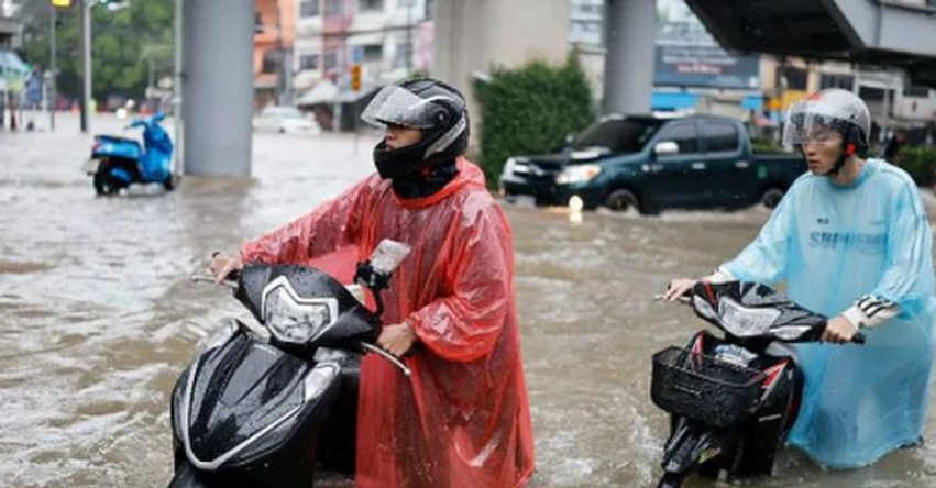 Tajlandë  Përmbytje masive në Bangkok  shpallet gjendja e emergjencës në të 50 distriktet