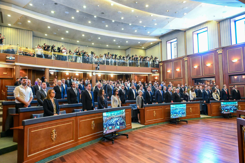 peticioni-me-14-140-nenshkrime-per-heqjen-e-urosevac-nga-ferizaj-dorezohet-te-henen-ne-kuvend