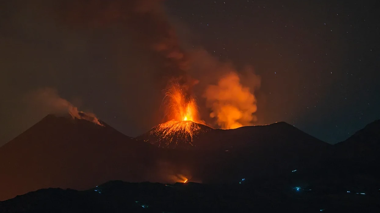 Etna shpërthen sërish - kaos në aeroportin e Katanias