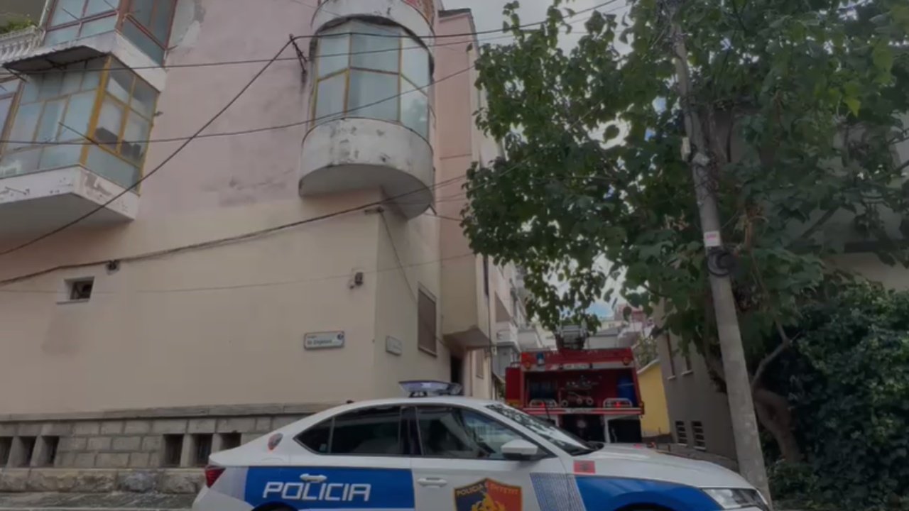 Zjarr në një banesë në Korçë, dyshohet se shkak ishte bombola e gazit