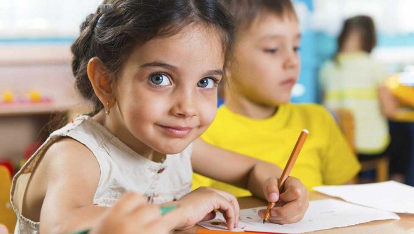 Prindër dhe mësues  pranoni që nxënësit e njohin veten dhe botën e tyre më mirë sesa ju 