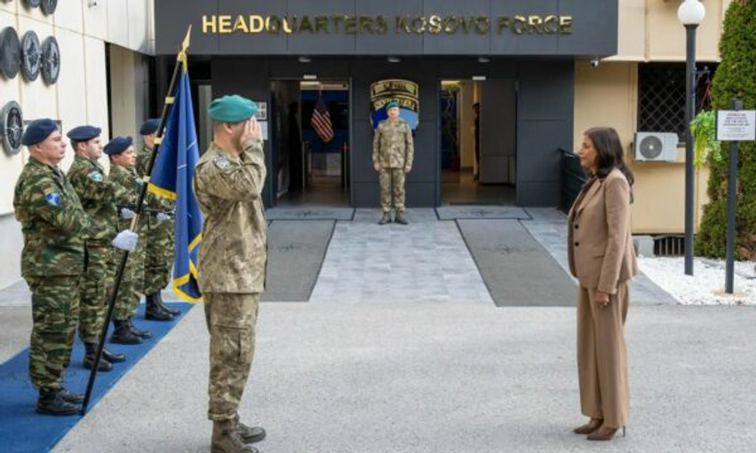 Prattipati në Shtabin e KFOR it  komandanti e falënderon për  kontributin afatgjatë  të SHBA së në misionin e NATO s