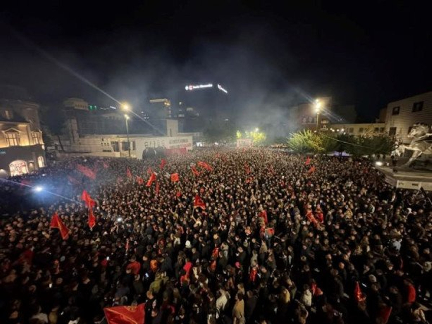 jo-ne-emrin-tim-clirim-haziri-deputeteve-kerkesa-jone-e-qarte-ligji-per-specialen-duhet-te-votohet
