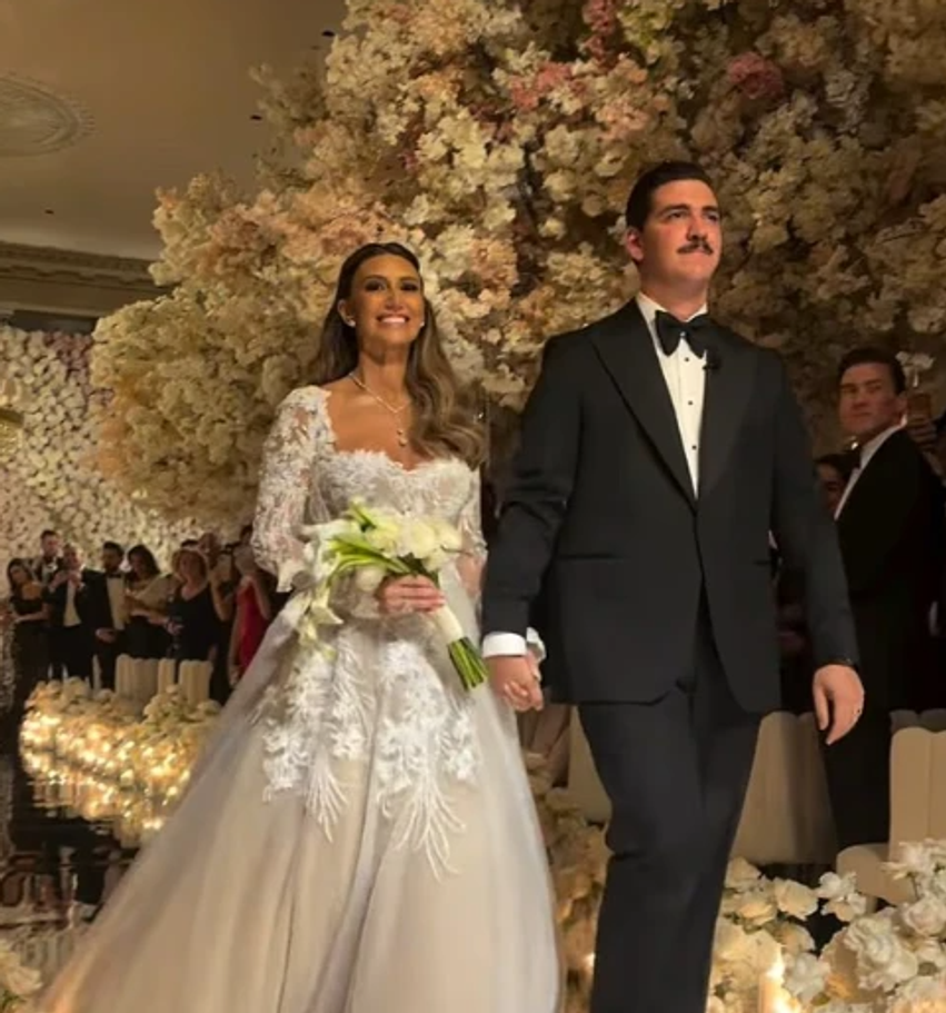 Ish avokatja e Trumpit martohet me miliarderin turk në një ceremoni luksoze