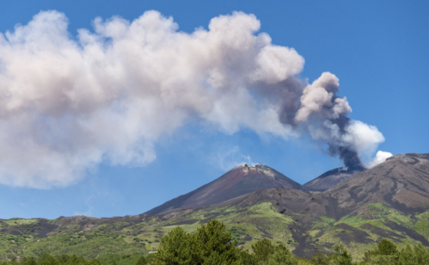 Aktivizimi i vullkanit Etna bllokon aeroportin e Katanias për të tretën ditë radhazi