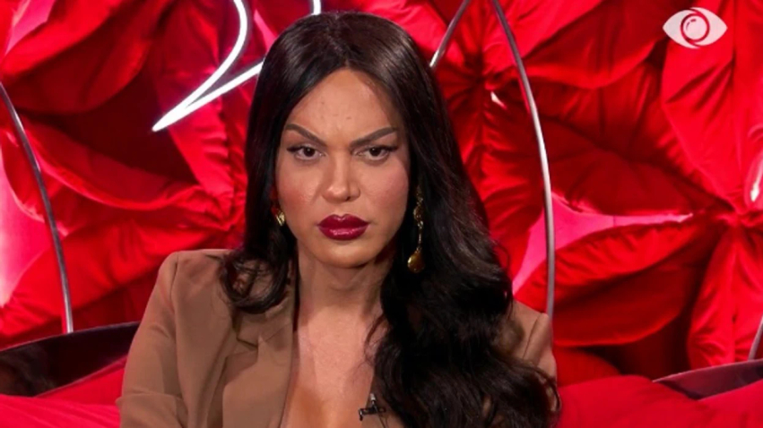 A do të lidhej me ndonjë banor brenda shtëpisë së Big Brother  Përgjigjet Amber