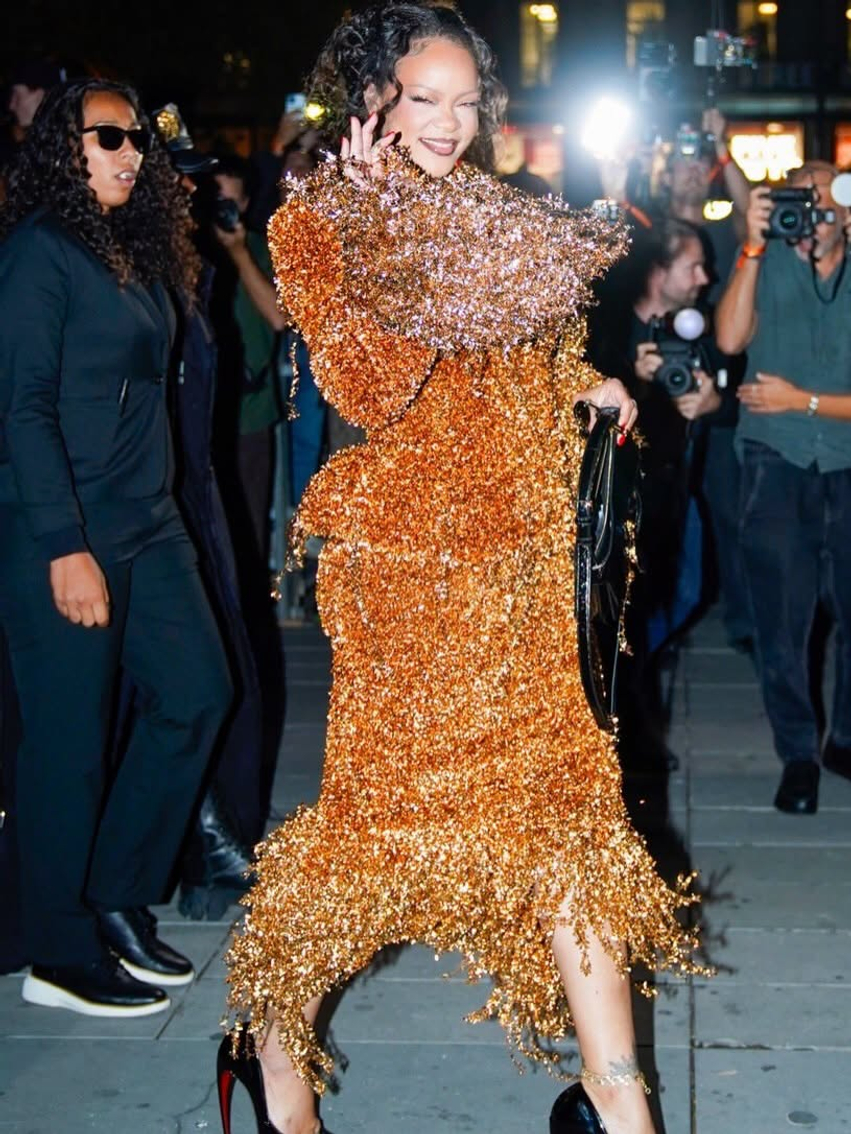 Rihanna shkëlqen me të artë në Javën e Modës në Paris