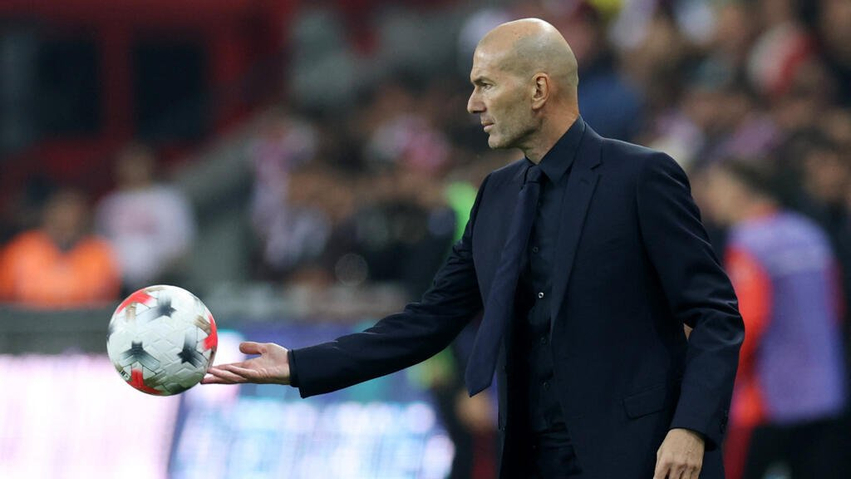 Pak para dhe shumë duartrokitje  Të gjithë të çmendur pas Zinedine Zidane te Franca