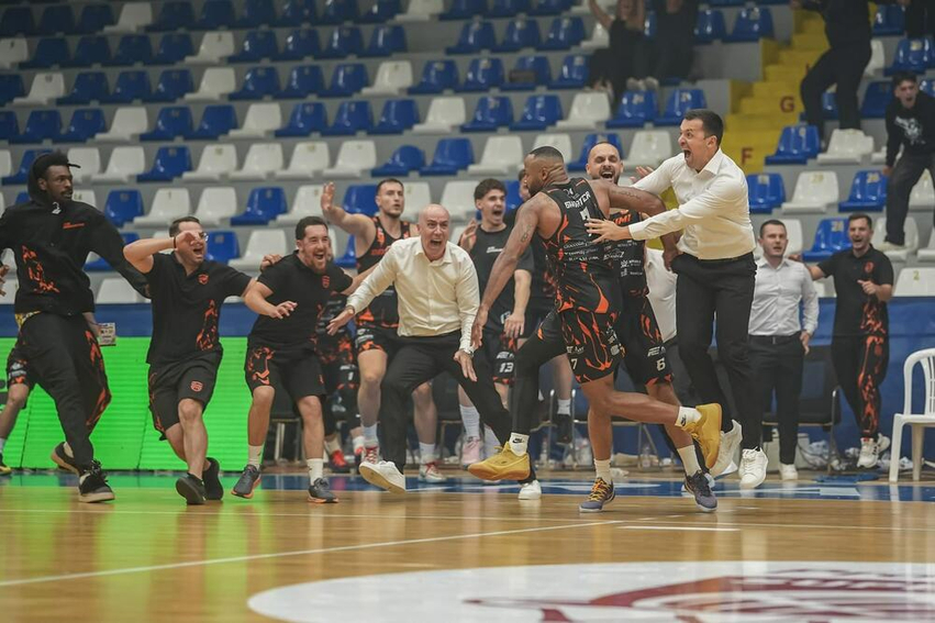 Mediumi malazez befasohet me shqiptarët  Prizreni në këmbë  presidenti i klubit qau   