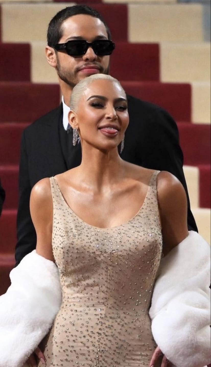 Pete Davidson thyen heshtjen për Kim Kardashian