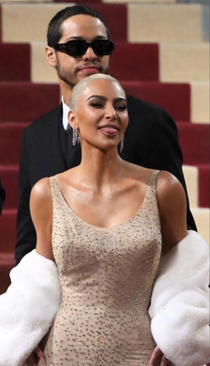 Pete Davidson thyen heshtjen për Kim Kardashian