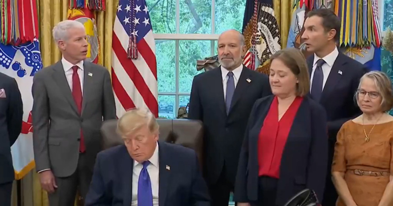 Trump “dremit” para kamerave, pamjet shkaktojnë reagime të shumta - reagon Shtëpia e Bardhë