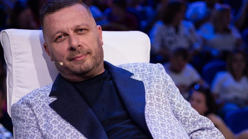 Kompozitori Adrian Hila në qendër të një skandali  i publikohen video intime me personazhe VIP