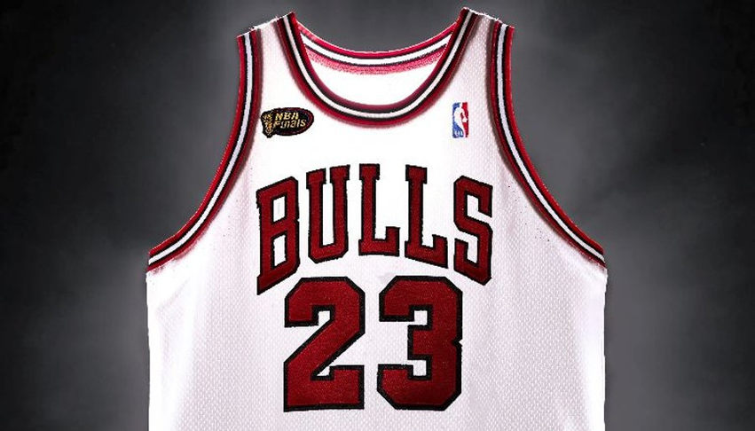 Fanella e Michael Jordan shitet për shifër rekord  10 8 milionë euro